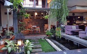 Rumah Asri Bed And Breakfast